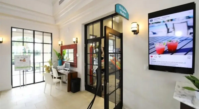 Amazing New TownHome 5 Bdr 4,5 Bath with Pvt Pool and Access to Clubhouse,15min from Disney, Book Feriehus Hoteller i Four Corners med pool, Swimmingpool