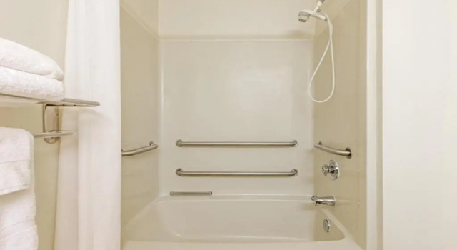 Номер Superior Microtel Inn & Suites by Wyndham Cordova Memphis I-40 East