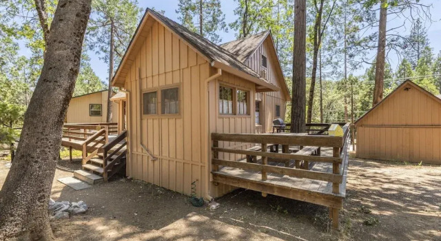 The Nest 4 Bedroom Cabin by Redawning, Забронировать Дом для отпуска Твейн-Гарт штат Калифорния
