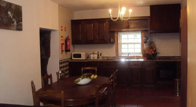 Коттедж с 4 комнатами Casa do Postigo