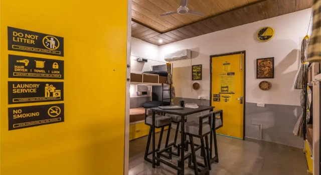 Кровать в общем номере The Hosteller Jim Corbett