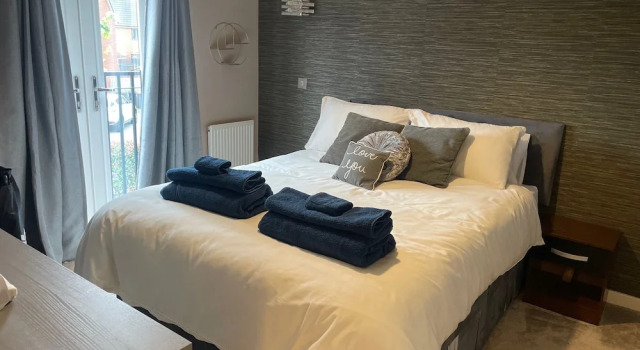 Fantastic, pet Friendly 3 Bedroom House in Bedford, Book Feriehus Bedford Bedfordshire