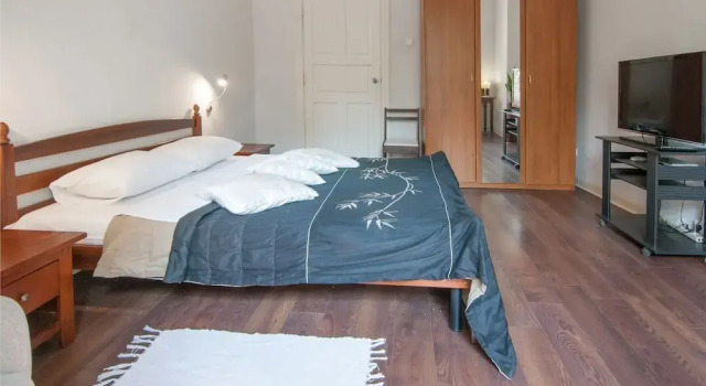 Апартаменты Home-Hotel, ул. Малая Житомирская, 5