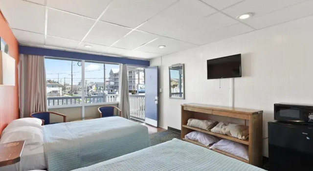 Четырёхместный семейный номер Standard с балконом и с видом на город Blue Wave Inn - Ocean City