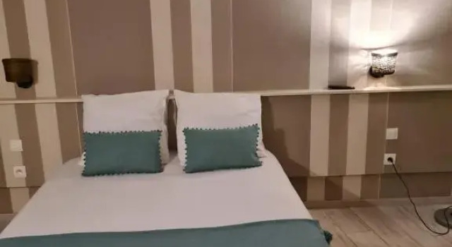 Hotel Le Royal Saint Pol Sur Ternoise, Varaa Hotelli Saint-Pol-sur-Ternoise 