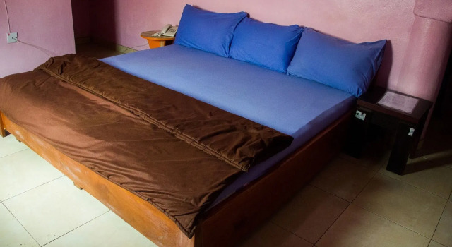 De Web Hotel & Lodge