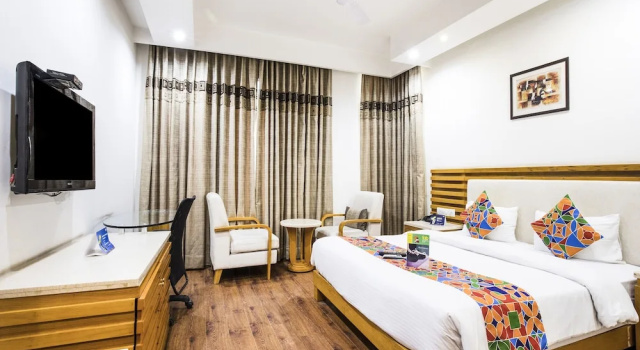 Номер Deluxe с балконом FabHotel GRD DLF Square