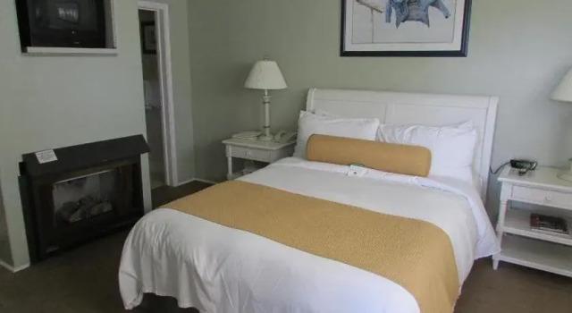 Colonial Terrace Inn by the Sea, Reserva ahora Hotel Carmel Highlands Indiana