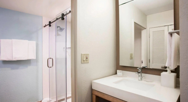 Четырёхместный номер Standard Courtyard by Marriott Myrtle Beach Barefoot Landing