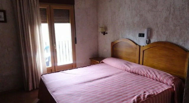 Hotel Rural La Mesta, Забронировать Отель Прадена Кастилия и Леон
