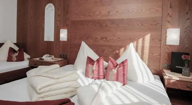 Garni Rustica, Rezerwuj Hotel Hotele w Tyrol z parkingiem, Parking