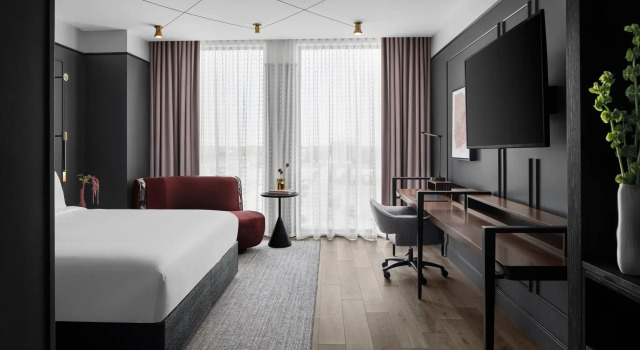Номер Deluxe Renaissance Milwaukee West Hotel