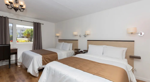 Четырёхместный номер Standard с балконом Motel au Fleuve dArgent