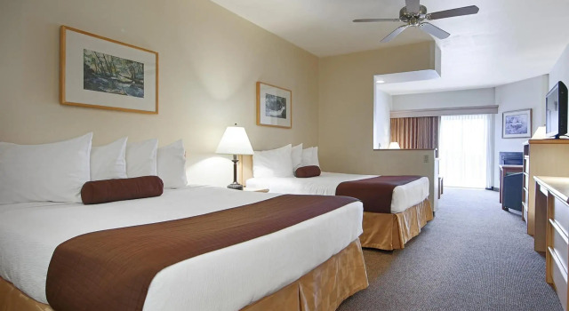 Четырёхместный номер Standard Lighthouse Suites Inn