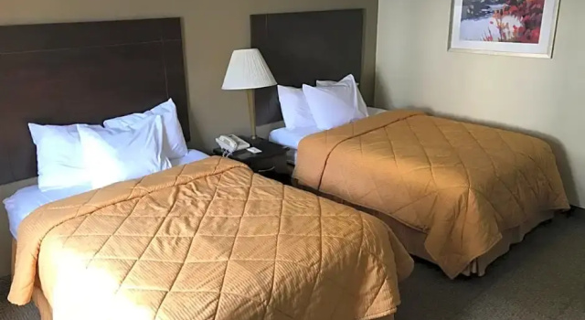 Четырёхместный номер Standard Clinton Inn & Suites