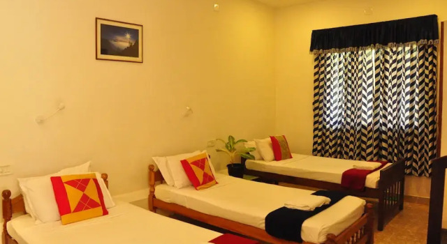Трёхместный номер Classic с балконом Lazar Residency Homestay