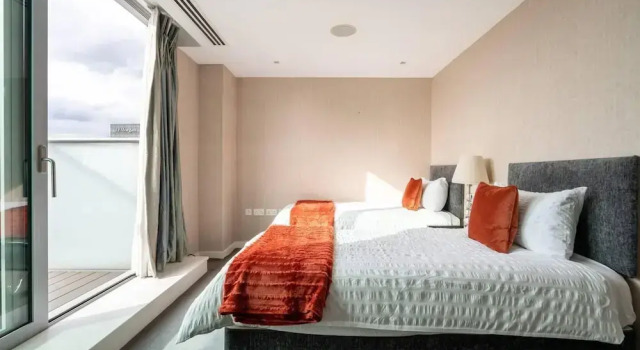 4 Bed Penthouse - Sleeps 10 - Parking - Smoking, Varaa Huoneisto Asunnot kohteessa Merseyside, Huoneisto