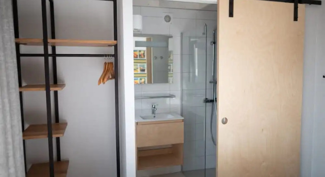 Modern Lodge With 2 Bathrooms, Near the Beach, Забронировать Отель Отели Норда 4 звезды, 4*