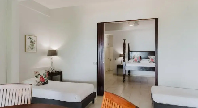 Четырёхместный номер Standard с видом на море Hôtel Frégate Bleue