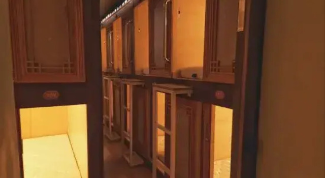 Cápsula masculina Estándar 82 Capsule Hotel