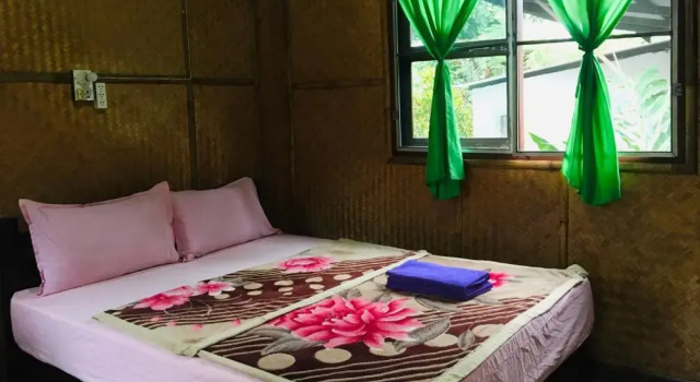 Golden Hut -Chill Bungalows in town黄金泰式传统独栋小屋