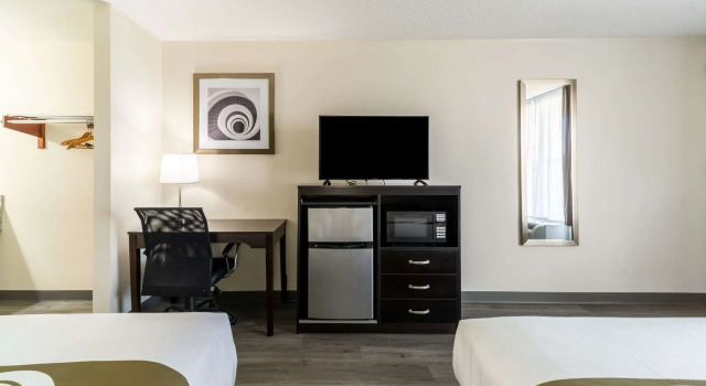 Четырёхместный номер Standard Quality Inn & Suites Vandalia near I-70 and Hwy 51