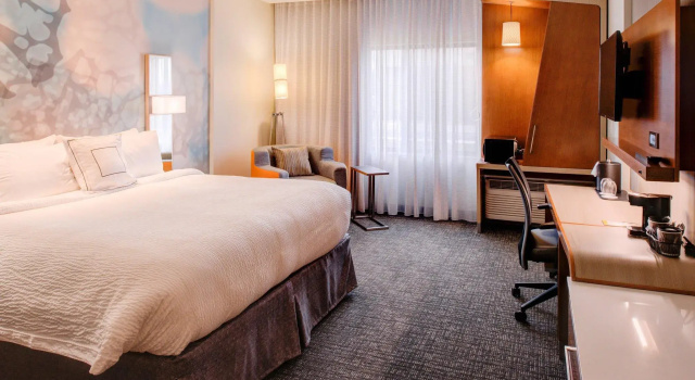 Четырёхместный номер Standard Courtyard St Louis Chesterfield