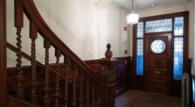 Stylish Brownstone Back Bay Apartments