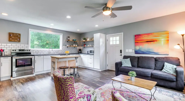 Коттедж c 1 комнатой 12 Mi to Dtwn: Austin Guest Cottage w/ Pool Access