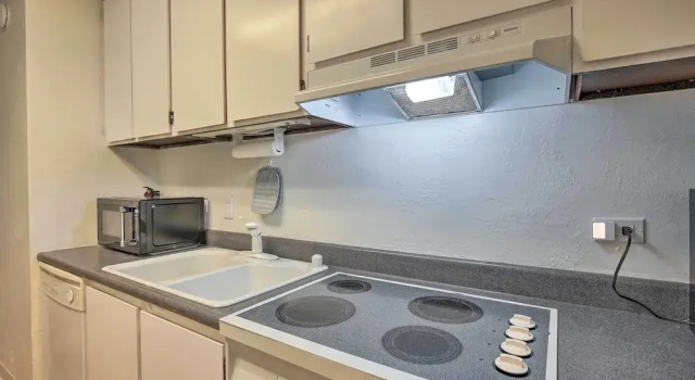 Апартаменты Breezy Condo w/ Screened Lanai in Kailua-kona!