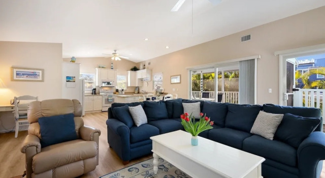 Holly Hideaway 2 Bedroom Home by RedAwning