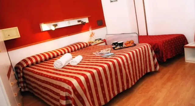 Трёхместный номер Standard Hotel American