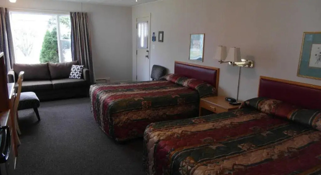 Люкс Standard The Lionstone Inn Motel and Cottages