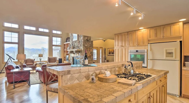 Коттедж Grand Fraser Escape w/ Private Deck & Hot Tub