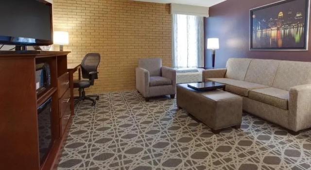 Двухместный люкс Drury Inn & Suites Louisville East