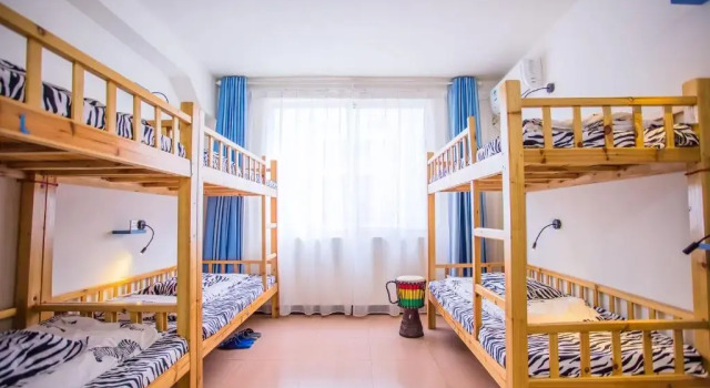Кровать в общем номере (мужской номер) Murphy Youth Hostel Guilin桂林北站莫非青年旅舍