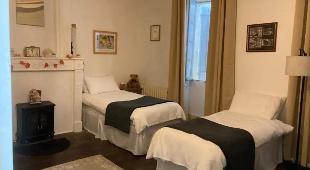 7 Dagnaud De la Tude our family farmhouse style home with en-suite, Rezervați Bed and Breakfast Montboyer 