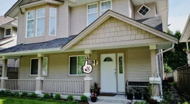 Holiday House in Coquitlam Center, Забронировать Отель Кокуитлам Lower Mainland British Columbia