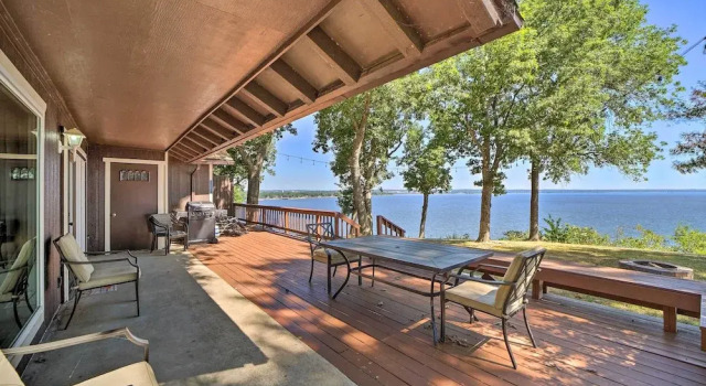 Grand Lake Views + Fire Pit: Monkey Island Home!, Book Feriehus Monkey Island Oklahoma
