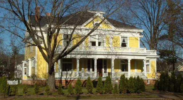 Ringling House Bed & Breakfast, Book Bed and Breakfast Hoteller i Merrimac med parkering, Parkering