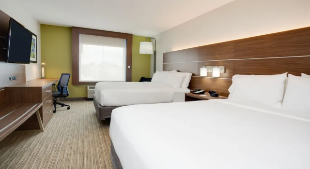 Четырёхместный люкс Holiday Inn Express & Suites. by IHG
