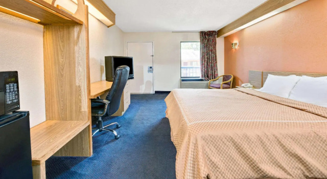 Двухместный номер Standard Days Inn by Wyndham Charlotte Northlake