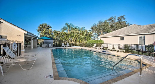 Коттедж Lely Resort Home w/ Lanai - 1 Mi to Golf Course!