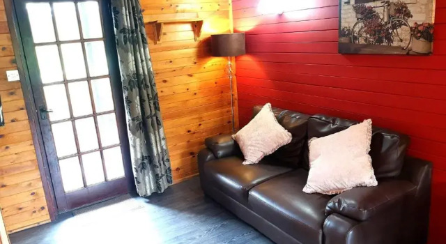 Otter 2 Lodge - Private Hot Tub- Dog Friendly - Wiltshire-Bristol, Забронировать Отель Уорминстер Уилтшир