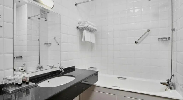Трёхместный номер Standard Leonardo Hotel Cheltenham