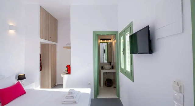 Двухместный номер Standard с балконом White Orchid Cave House & Studio
