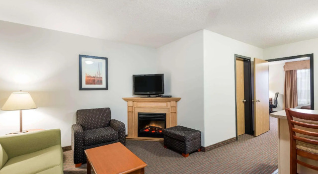 Двухместный номер Deluxe Super 8 by Wyndham Grande Prairie