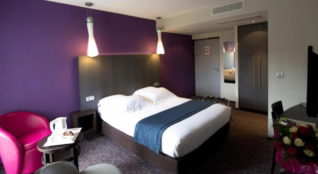 Номер Premium Logis Hôtel Victor Hugo & Spa