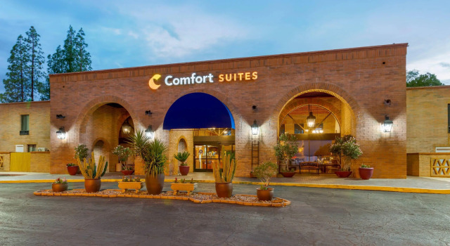 Comfort Suites Tucson near Sabino Canyon