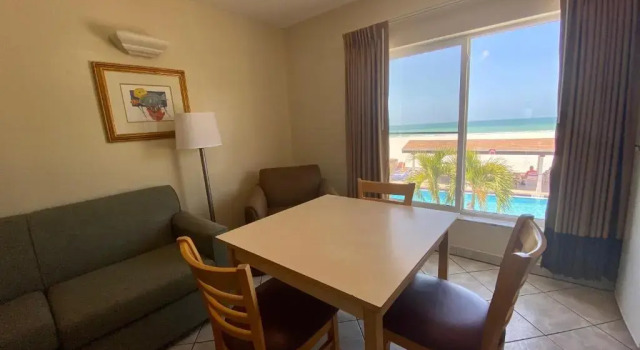 Четырёхместная студия oceanfront Palm Crest Resort Motel